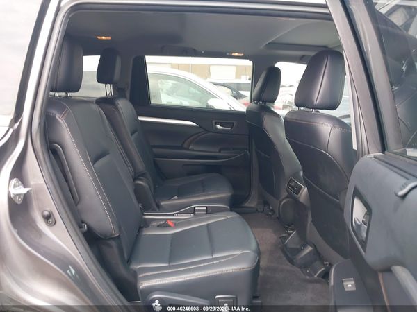 2019 TOYOTA HIGHLANDER XLE — I8