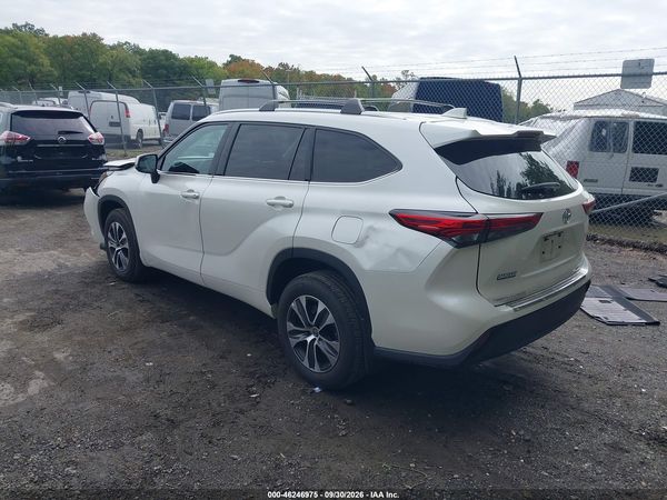 2021 TOYOTA HIGHLANDER XLE — I3