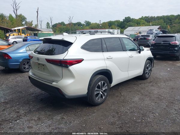 2021 TOYOTA HIGHLANDER XLE — I4