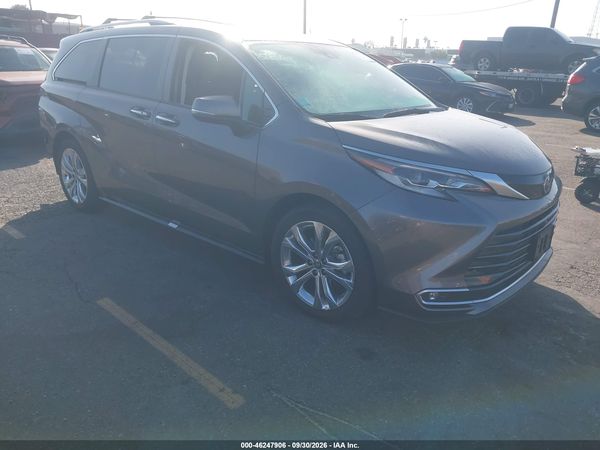 2023 TOYOTA SIENNA PLATINUM — I1