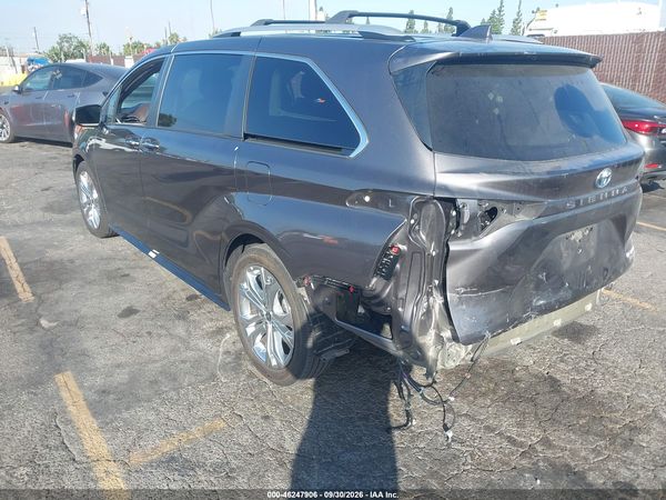 2023 TOYOTA SIENNA PLATINUM — I3