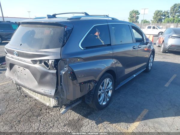 2023 TOYOTA SIENNA PLATINUM — I4