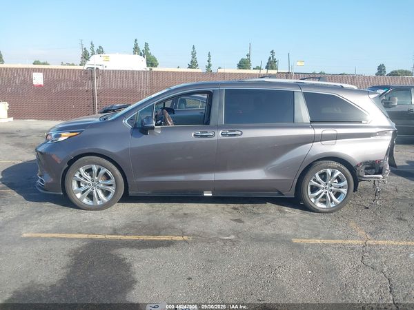 2023 TOYOTA SIENNA PLATINUM — I117