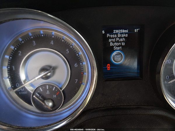 2014 CHRYSLER 300 — I7