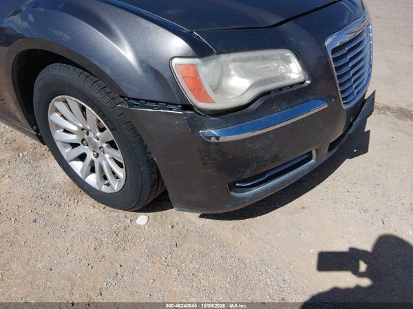 2014 CHRYSLER 300 — I13