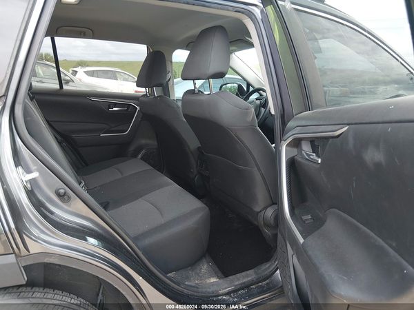 2024 TOYOTA RAV4 XLE — I8