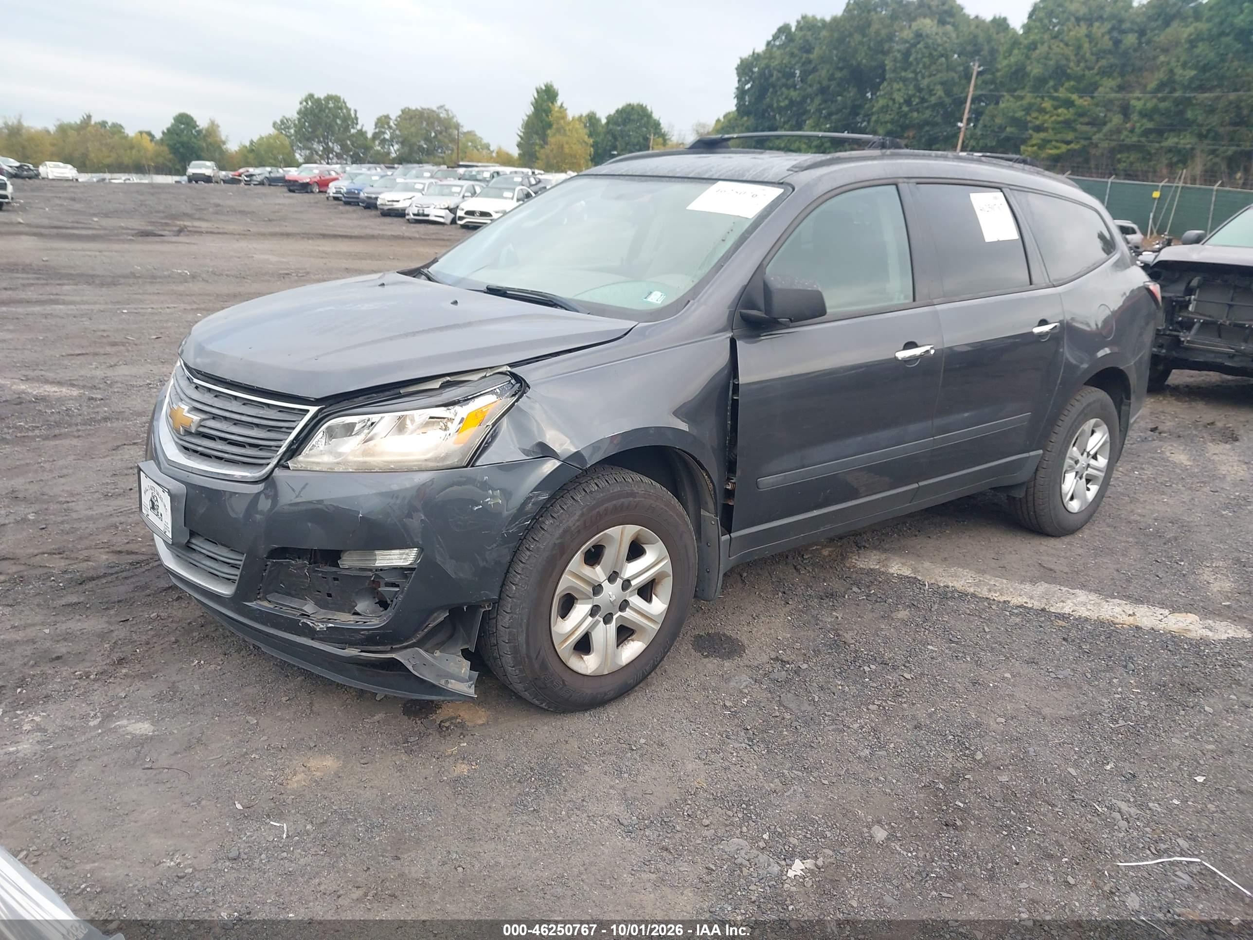 2013 CHEVROLET TRAVERSE LS — I2
