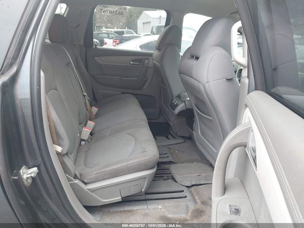 2013 CHEVROLET TRAVERSE LS — I8