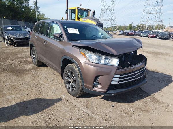 2017 TOYOTA HIGHLANDER LE PLUS — I1