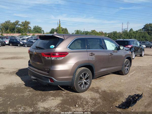 2017 TOYOTA HIGHLANDER LE PLUS — I4