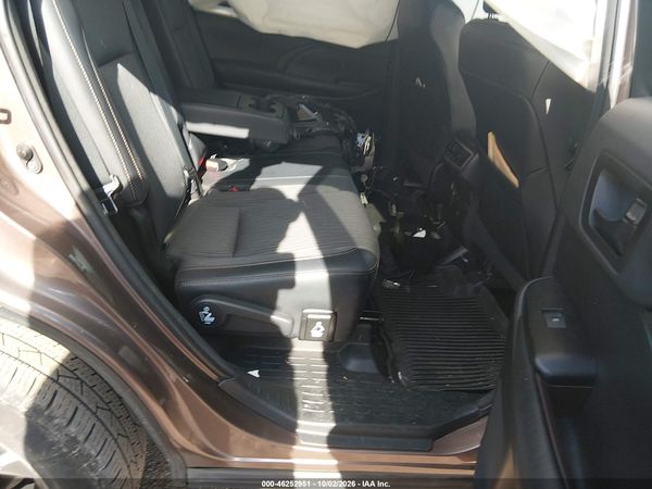 2017 TOYOTA HIGHLANDER LE PLUS — I8