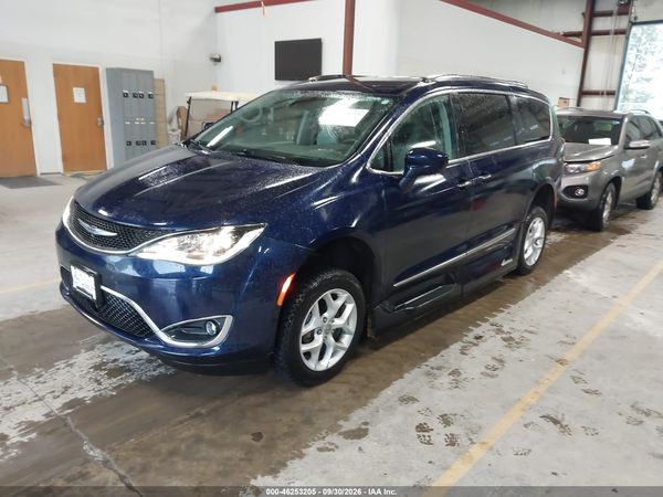 2017 CHRYSLER PACIFICA — I2
