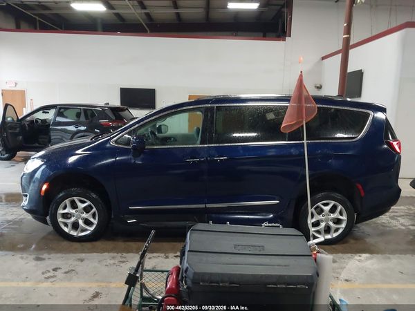 2017 CHRYSLER PACIFICA TOURING-L PLUS — I117