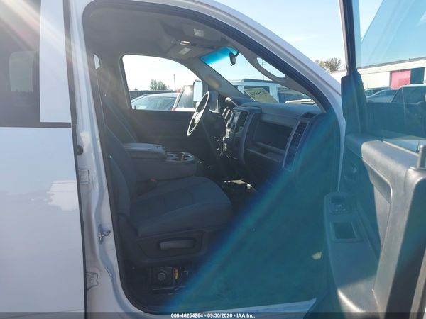 2017 RAM 3500 TRADESMAN  4X4 8' BOX — I5