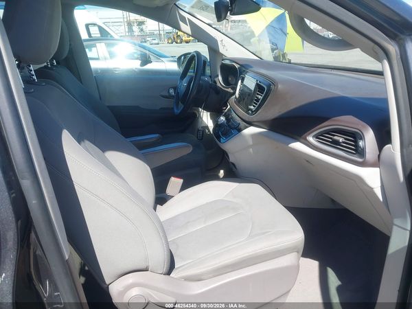 2017 CHRYSLER PACIFICA TOURING — I5