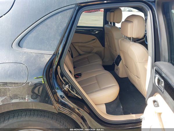 2021 PORSCHE MACAN Base — I8