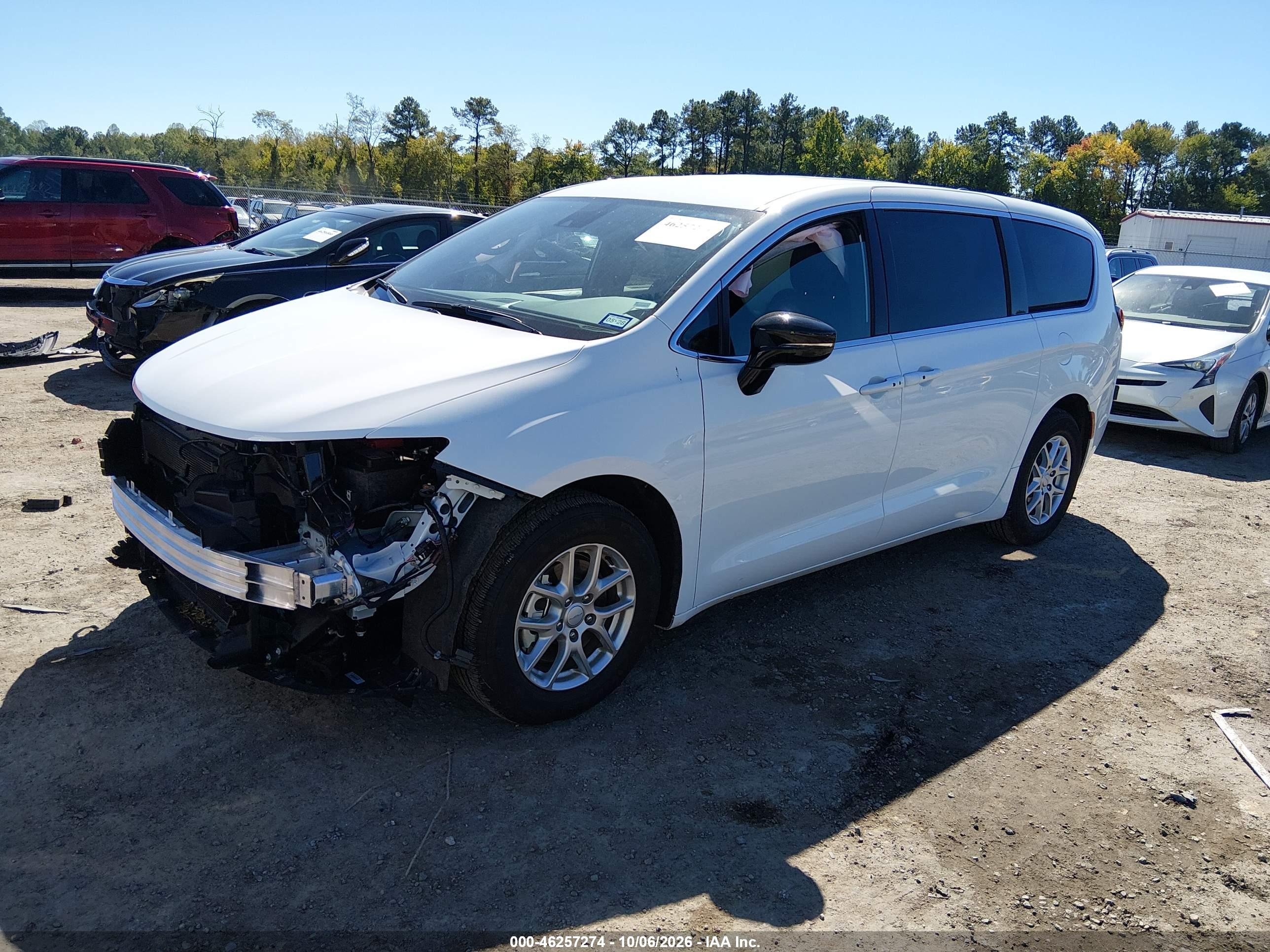 2027 CHRYSLER PACIFICA Select — I2