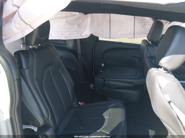 2027 CHRYSLER PACIFICA Select — I8