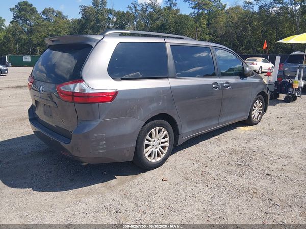 2015 TOYOTA SIENNA XLE PREMIUM 8 PASSENGER — I4