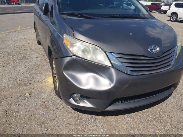 2015 TOYOTA SIENNA XLE PREMIUM 8 PASSENGER — I6