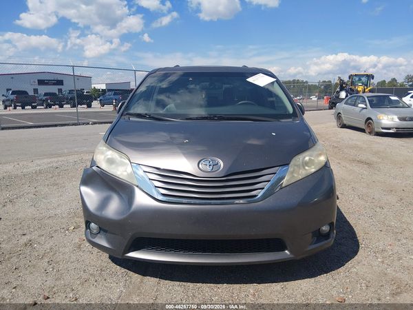 2015 TOYOTA SIENNA XLE PREMIUM 8 PASSENGER — I115