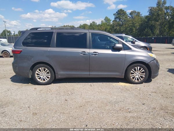 2015 TOYOTA SIENNA XLE PREMIUM 8 PASSENGER — I116