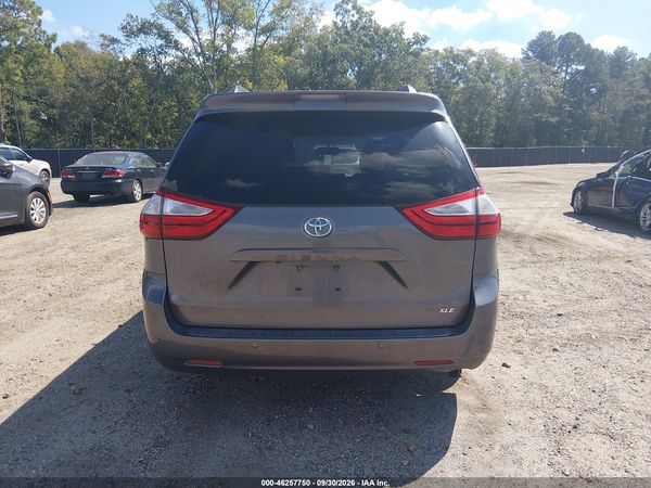 2015 TOYOTA SIENNA XLE PREMIUM 8 PASSENGER — I119