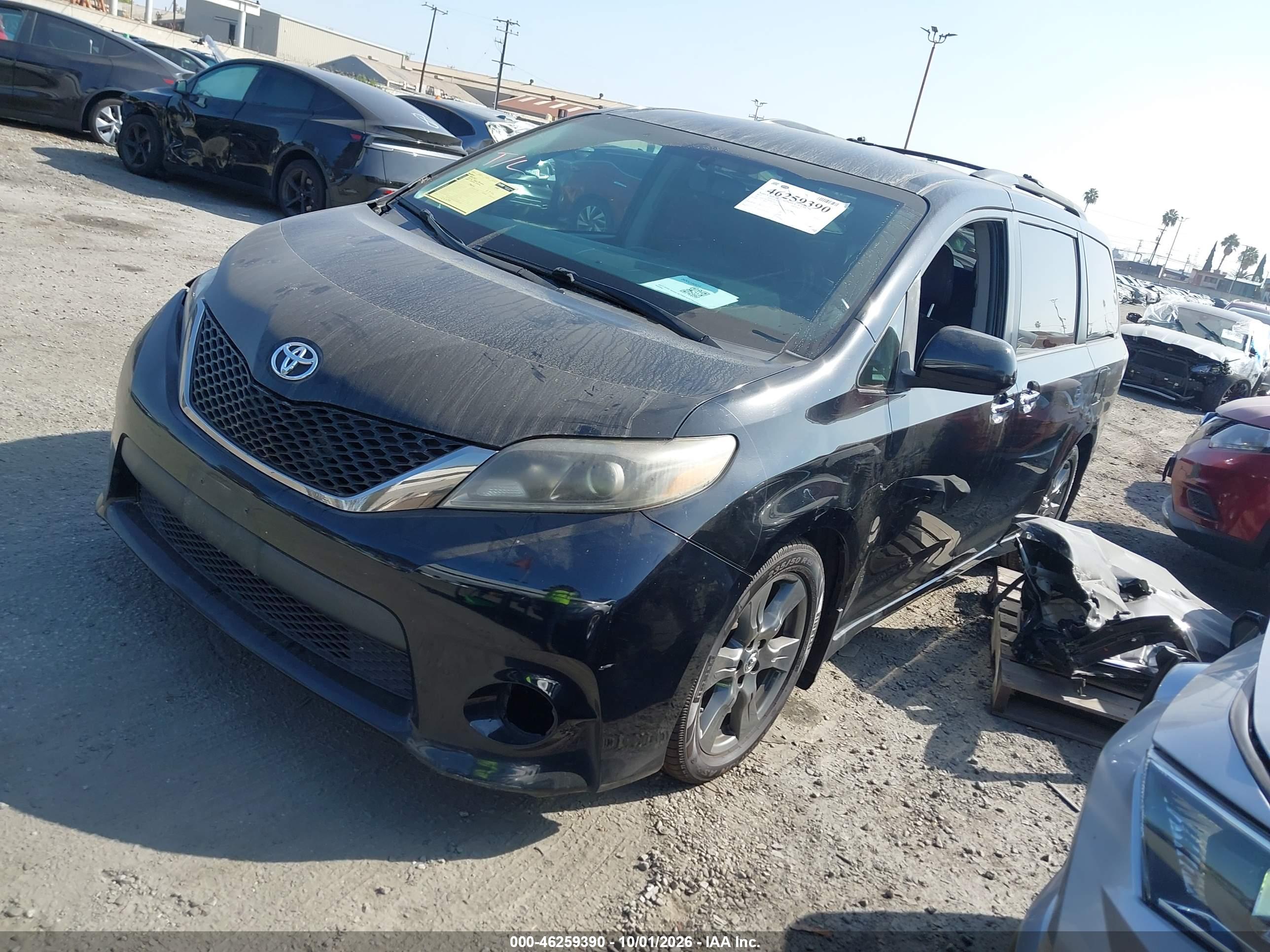 2017 TOYOTA SIENNA SE 8 PASSENGER — I2