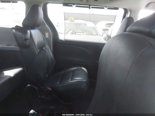 2017 TOYOTA SIENNA SE 8 PASSENGER — I8