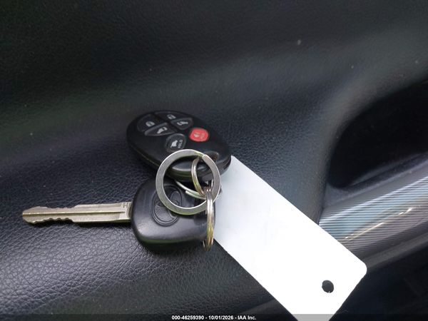 2017 TOYOTA SIENNA SE 8 PASSENGER — I11