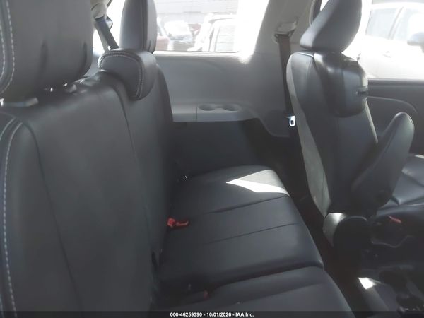 2017 TOYOTA SIENNA SE 8 PASSENGER — I152