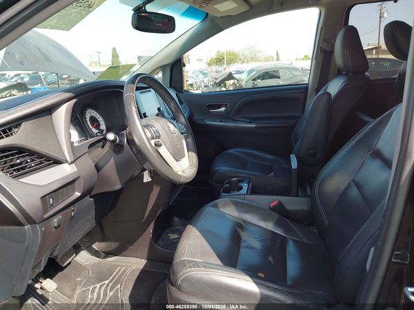 2017 TOYOTA SIENNA SE 8 PASSENGER — I153