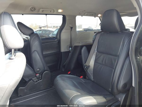 2017 TOYOTA SIENNA SE 8 PASSENGER — I154