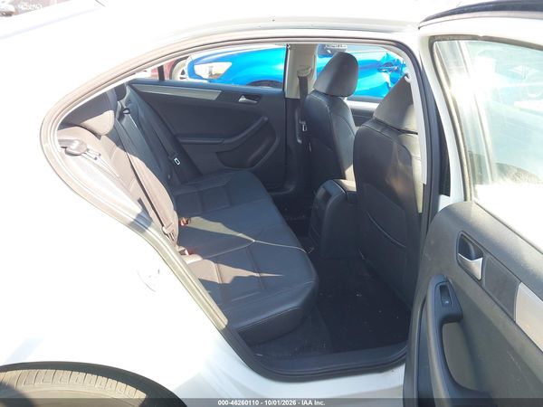 2017 VOLKSWAGEN JETTA 1.4T SE — I8