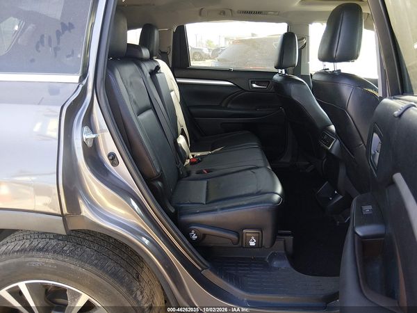 2016 TOYOTA HIGHLANDER XLE V6 — I8