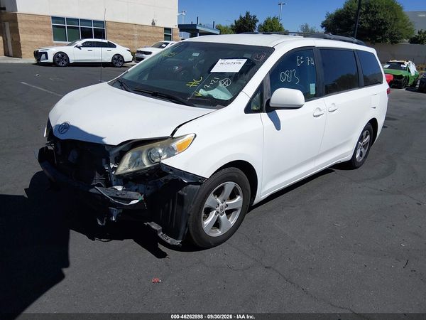 2012 TOYOTA SIENNA — I2