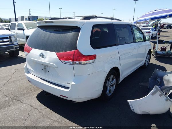 2012 TOYOTA SIENNA LE V6 8 PASSENGER — I4