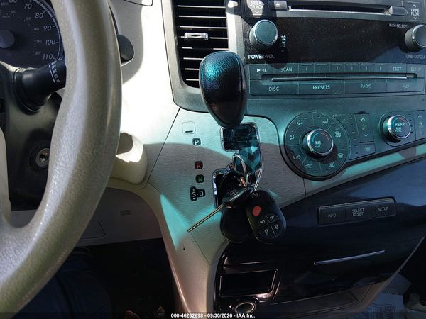 2012 TOYOTA SIENNA LE V6 8 PASSENGER — I11