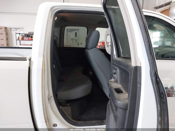 2017 RAM 1500 TRADESMAN  4X4 6'4 BOX — I8