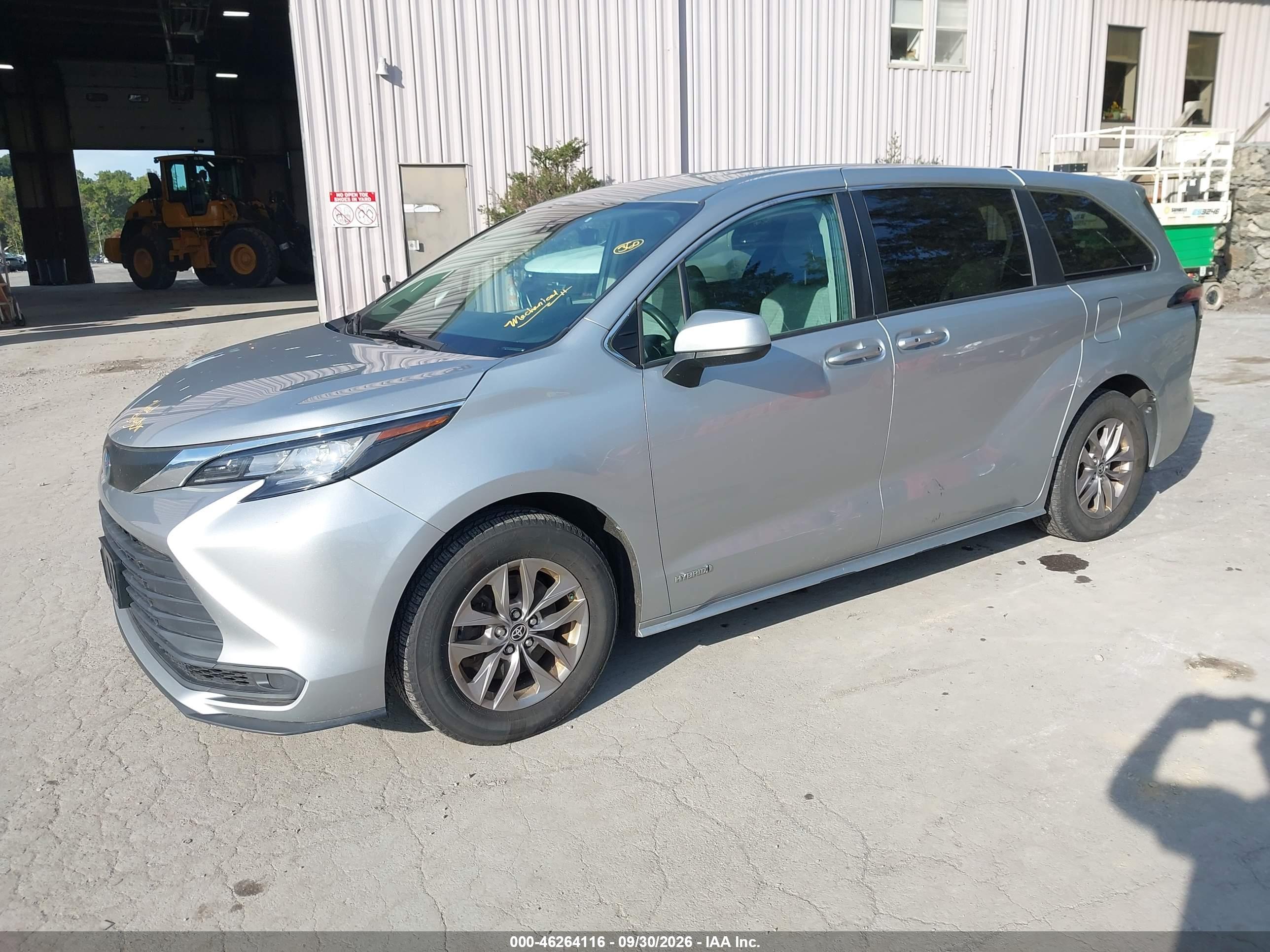 2021 TOYOTA SIENNA LE — I2