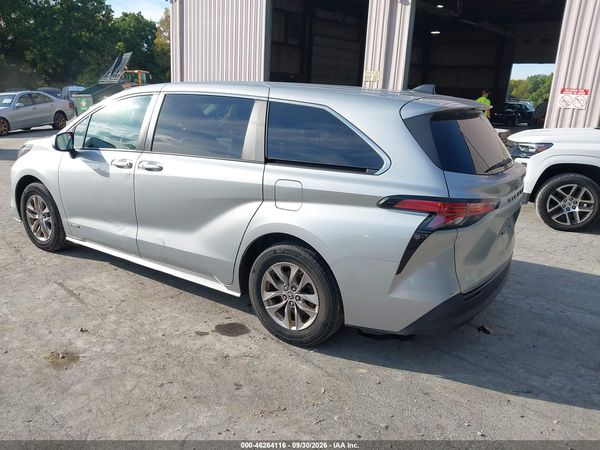 2021 TOYOTA SIENNA LE — I3