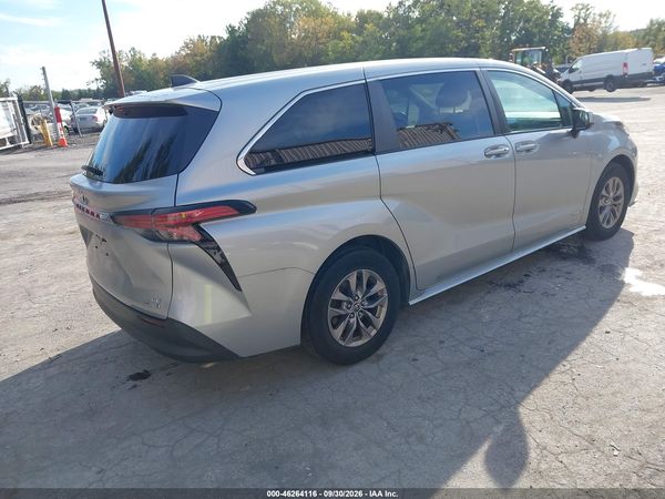 2021 TOYOTA SIENNA LE — I4