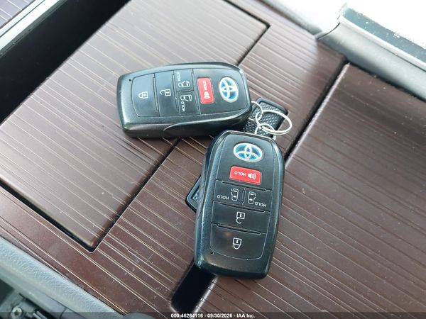 2021 TOYOTA SIENNA LE — I11