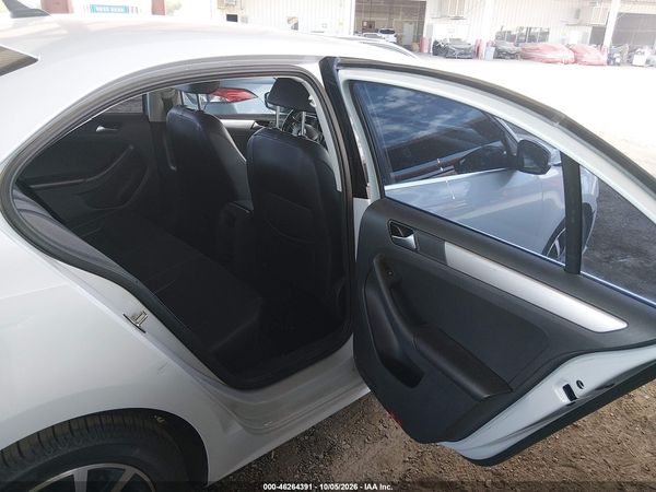 2017 VOLKSWAGEN JETTA 1.4T SE — I8