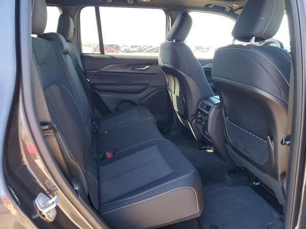 2025 JEEP GRAND CHEROKEE