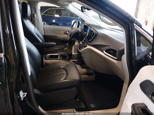 2024 CHRYSLER PACIFICA TOURING L — I5