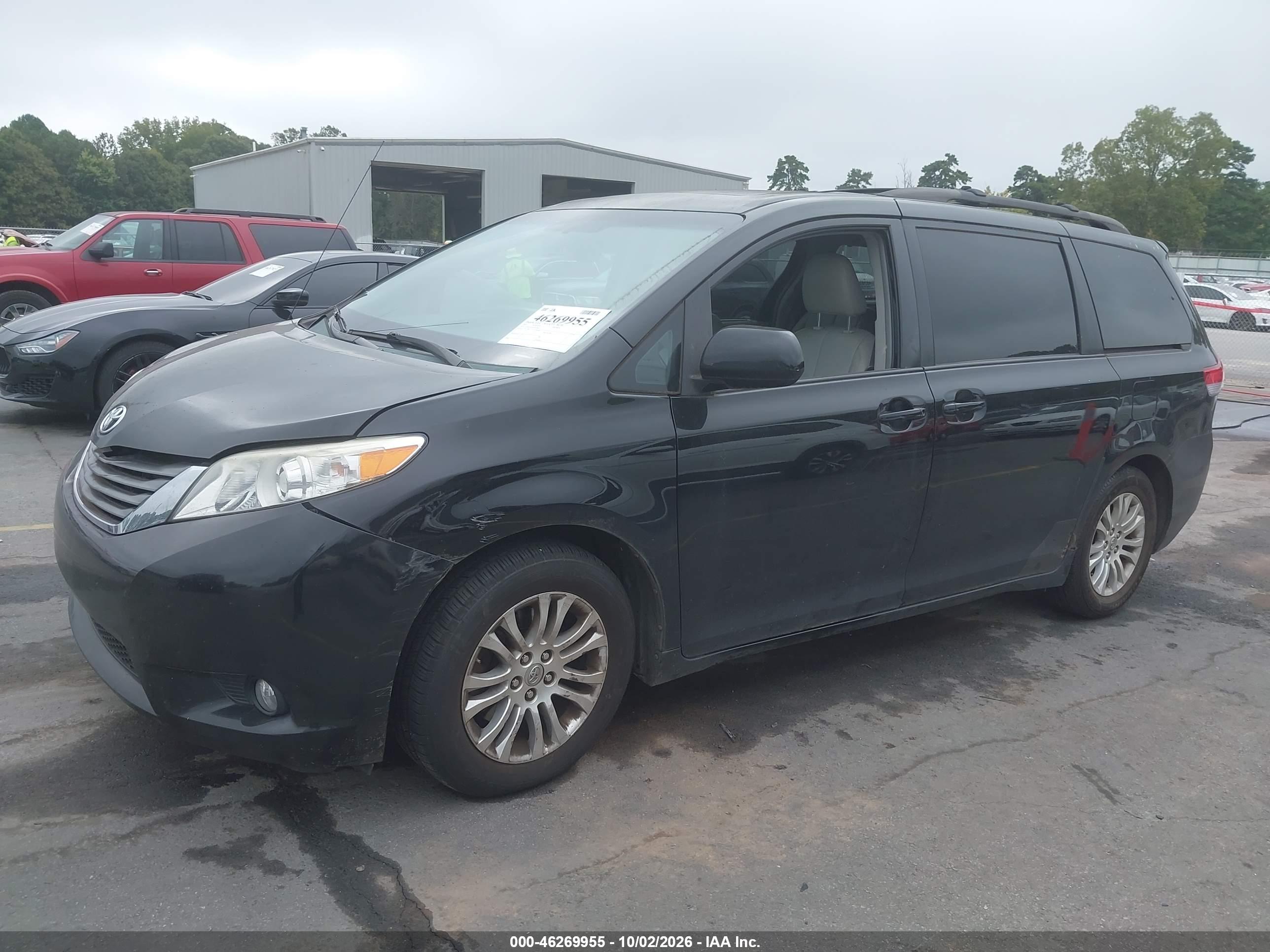 2012 TOYOTA SIENNA XLE V6 8 PASSENGER — I2