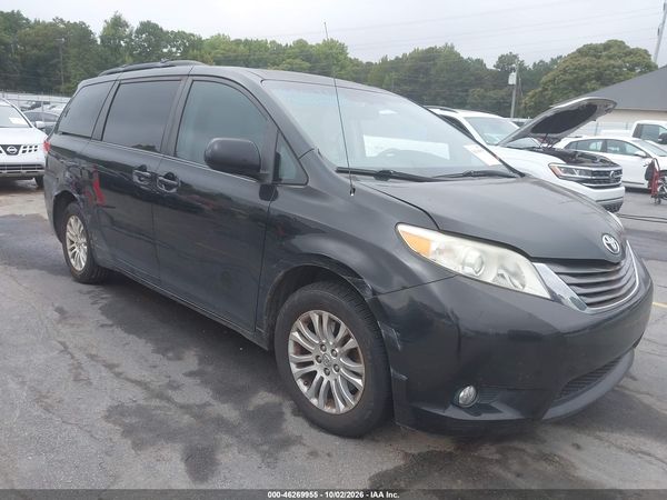 2012 TOYOTA SIENNA XLE V6 8 PASSENGER — I1