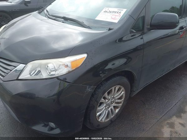 2012 TOYOTA SIENNA XLE V6 8 PASSENGER — I6