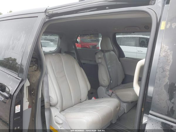 2012 TOYOTA SIENNA XLE V6 8 PASSENGER — I8